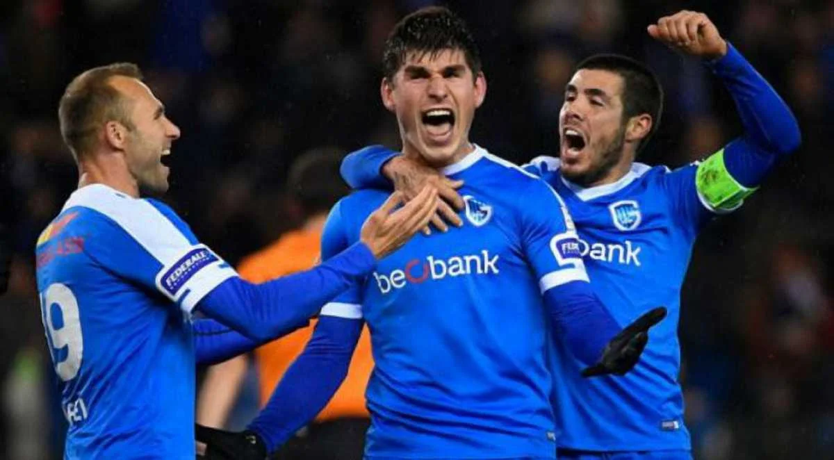 Руслан Маліновський (в центрі) / Фото ФК Генк