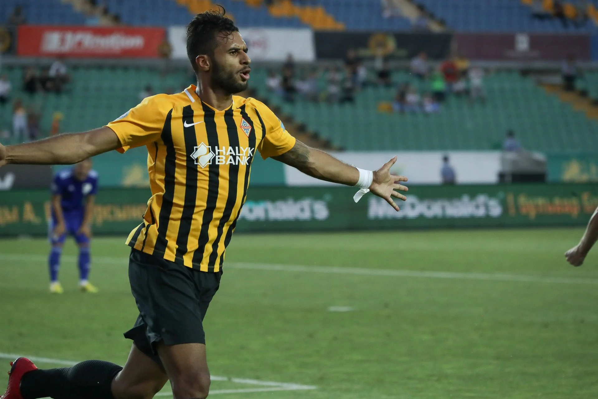 Адерінсола Есеола / соцмережі