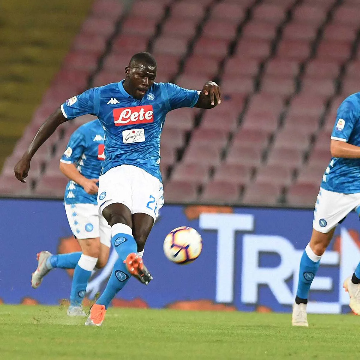 Наполи благодаря фантастическому камбэку победил Милан