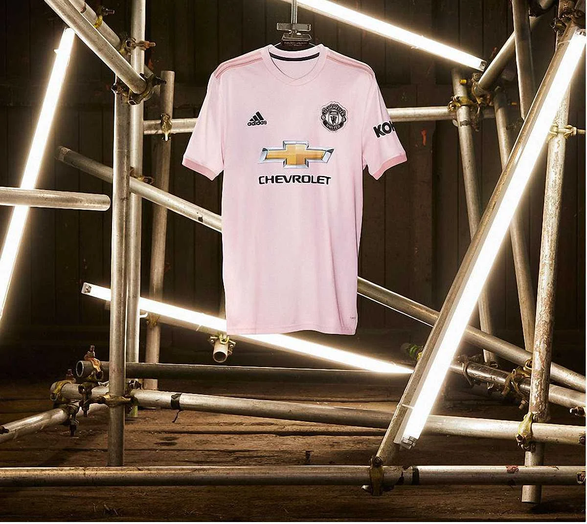 Выездная форма Манчестер Юнайтед сезона 2018/2019 / ФК Манчестер Юнайтед