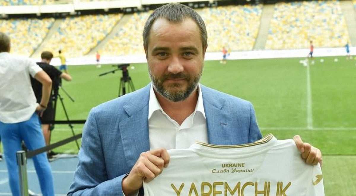 Андрей Павелко с новой формой сборной Украины / ФФУ