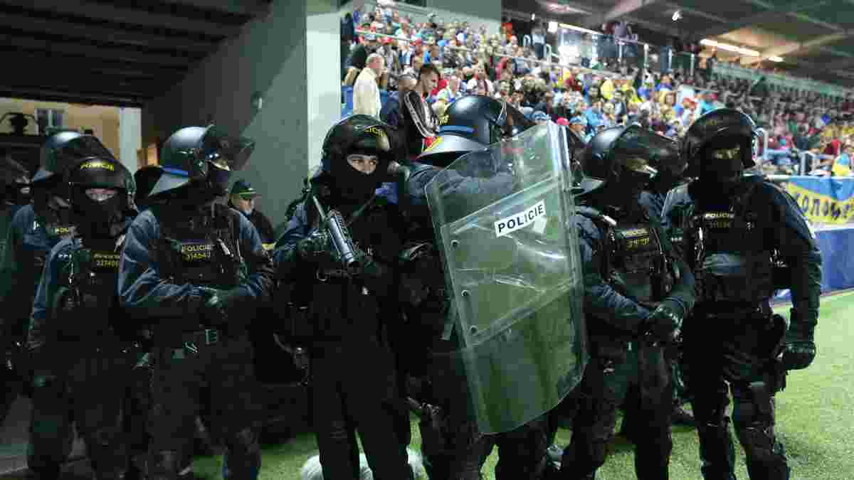 Чехия – Украина: полиция жестко арестовывала украинских фанатов на стадионе – как Шевченко смело вмешался в конфликт