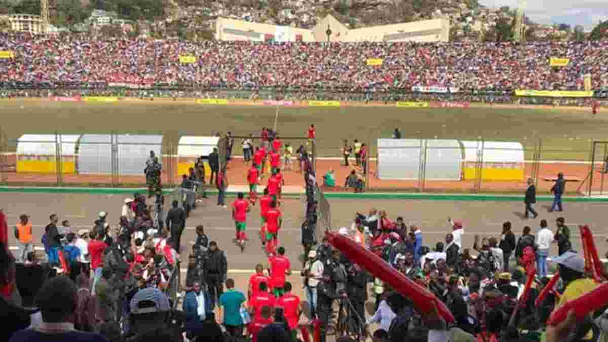 На Мадагаскаре фанат погиб из-за давки на стадионе, еще 37 получили повреждения