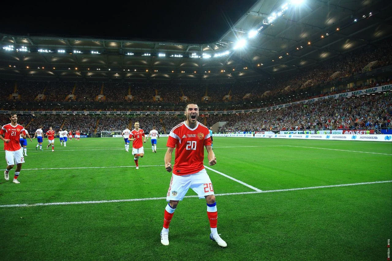 Ионов празднует забитый гол