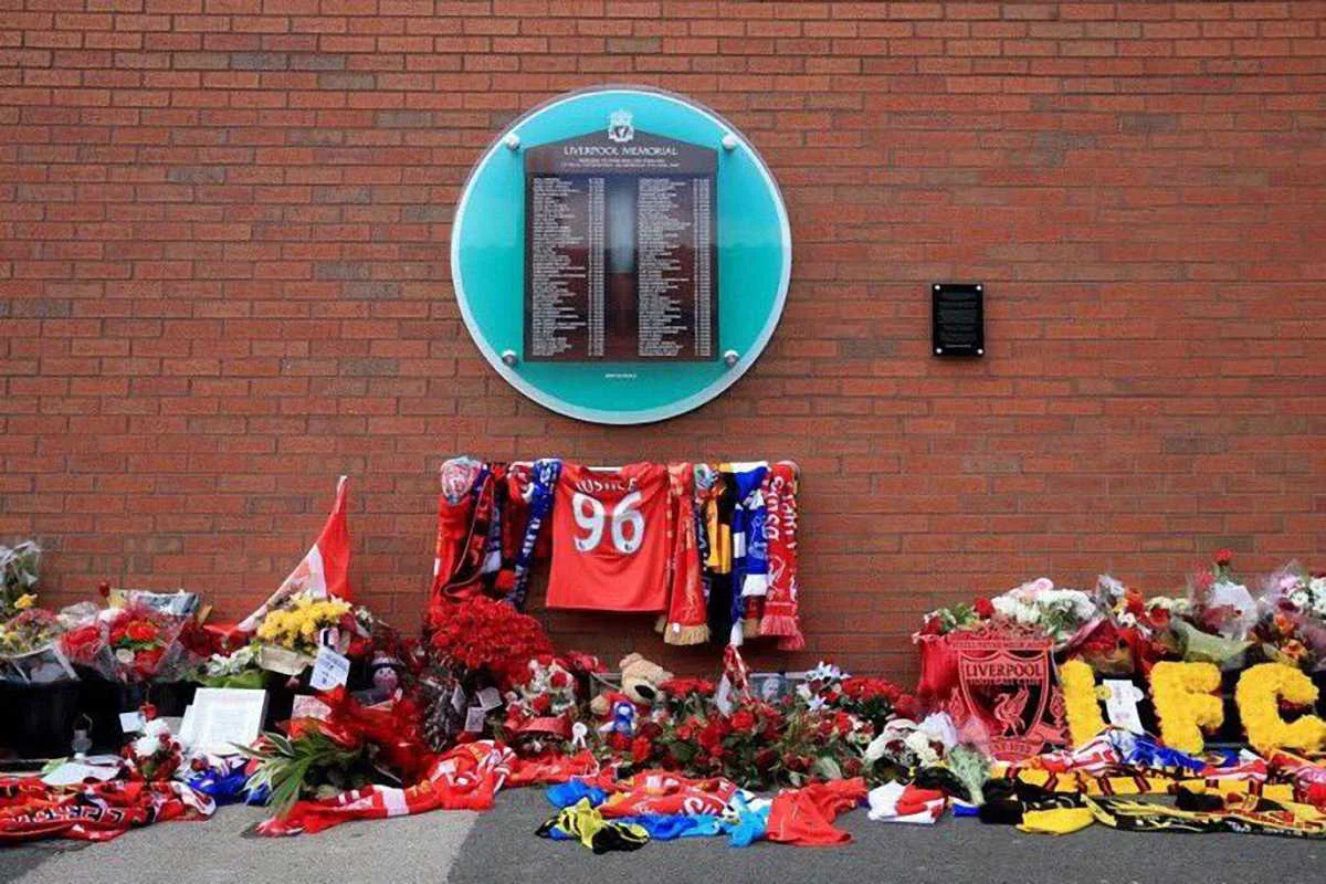 Память жертвам Хиллсборо / соцсети