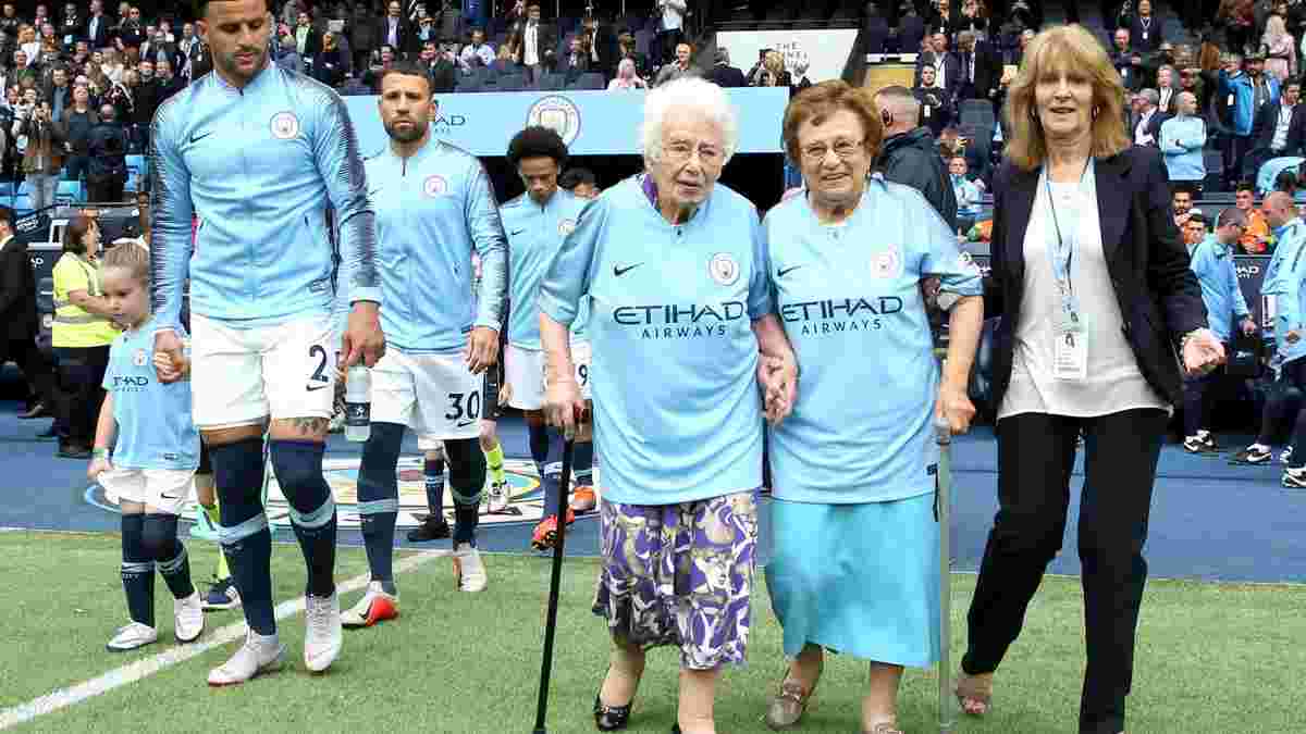 Видео дня: Манчестер Сити выводили на поле 100-летние болельщицы