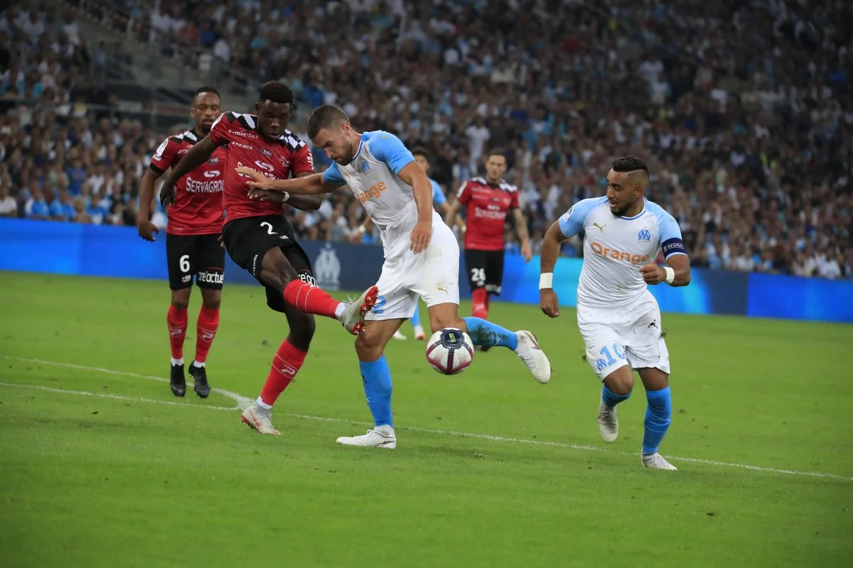 Марсель разгромно победил Генгам