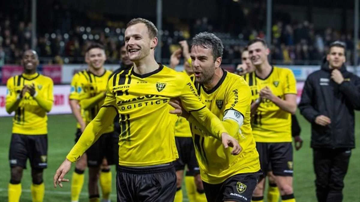 Леннарт Ти (посредине) / Твиттер Венло