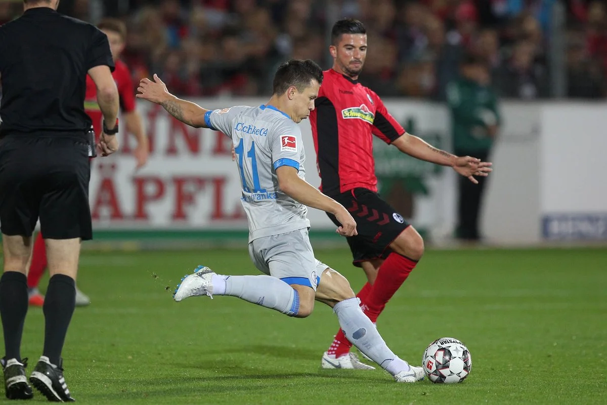 Коноплянка в атаці / Твіттер ФК Шальке