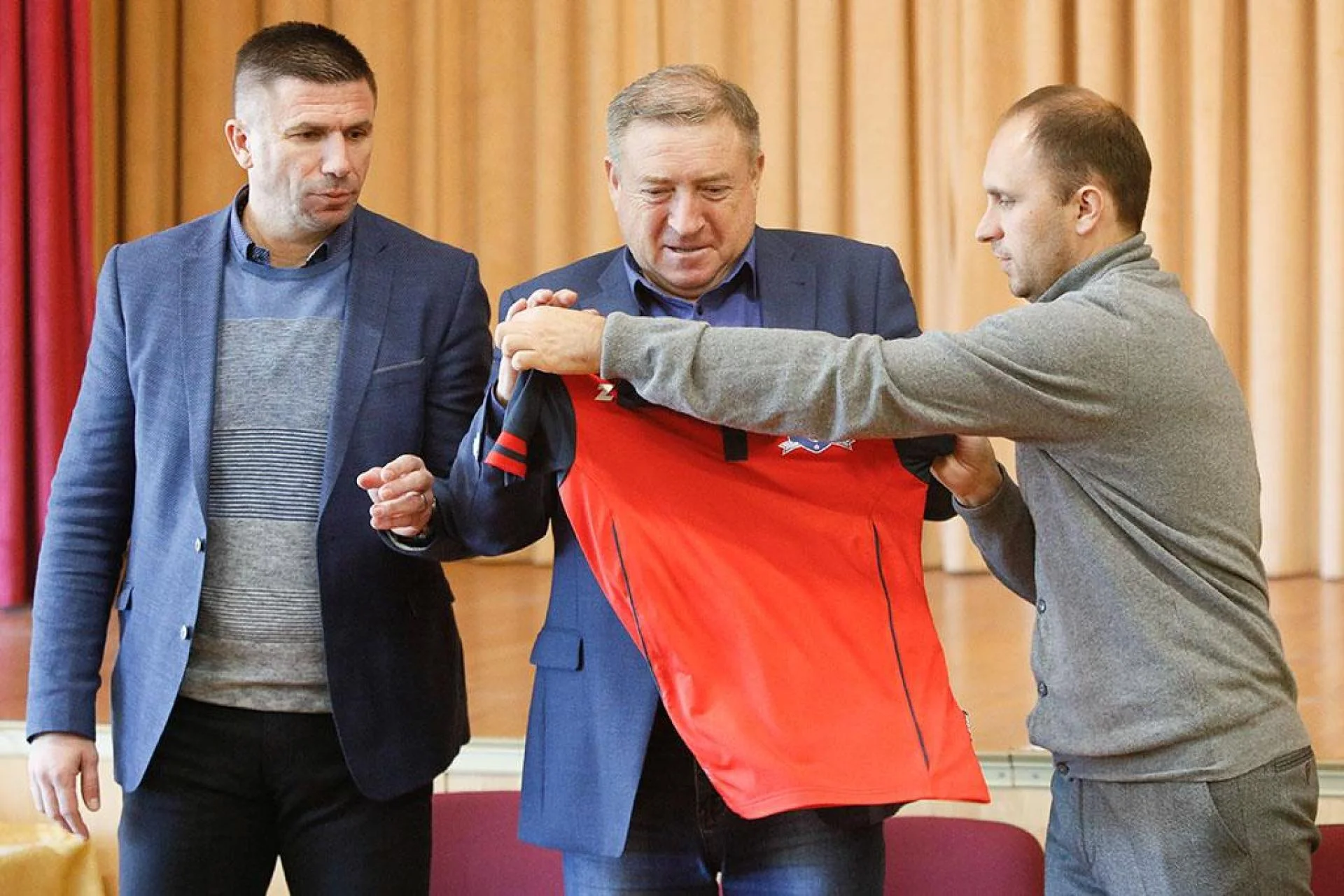 Вячеслав Грозный (в центре) / Фото ФК Арсенал-Киев