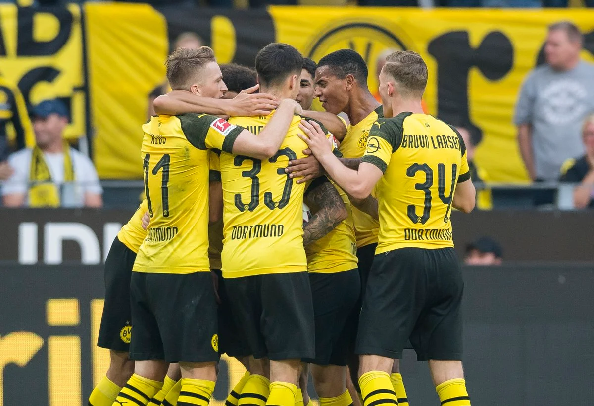 Боруссия Дортмунд в феерическом матче победила Аугсбург