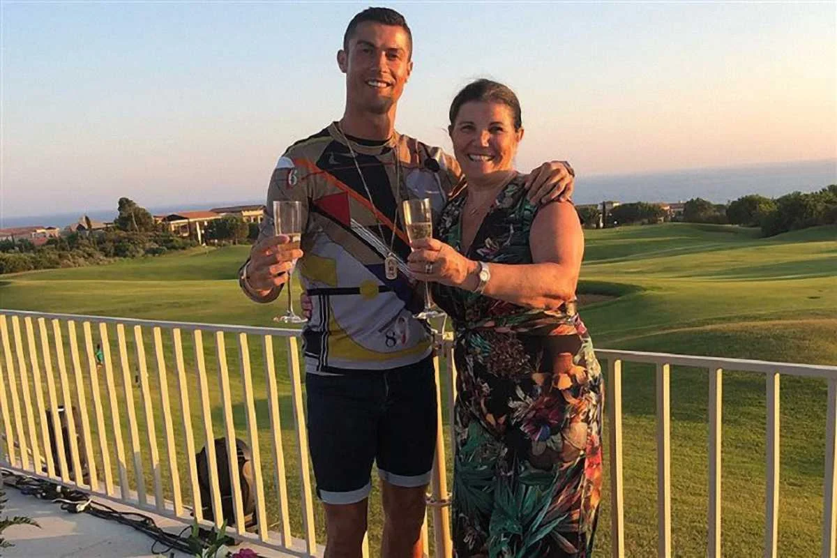 Криштиану Роналду и Долореш Авейру / JN