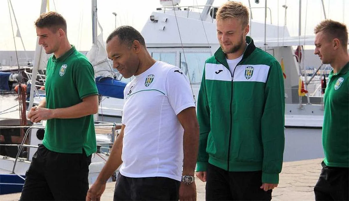 Никита Шевченко (второй справа) / фото: ФК Карпаты