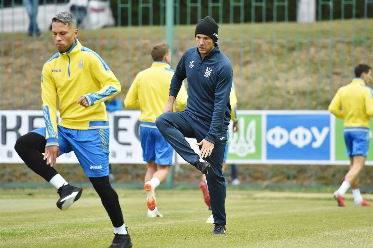 Андрей Шевченко на тренировке – хоть бери и сам возвращайся в сборную Украины / фото ФФУ
