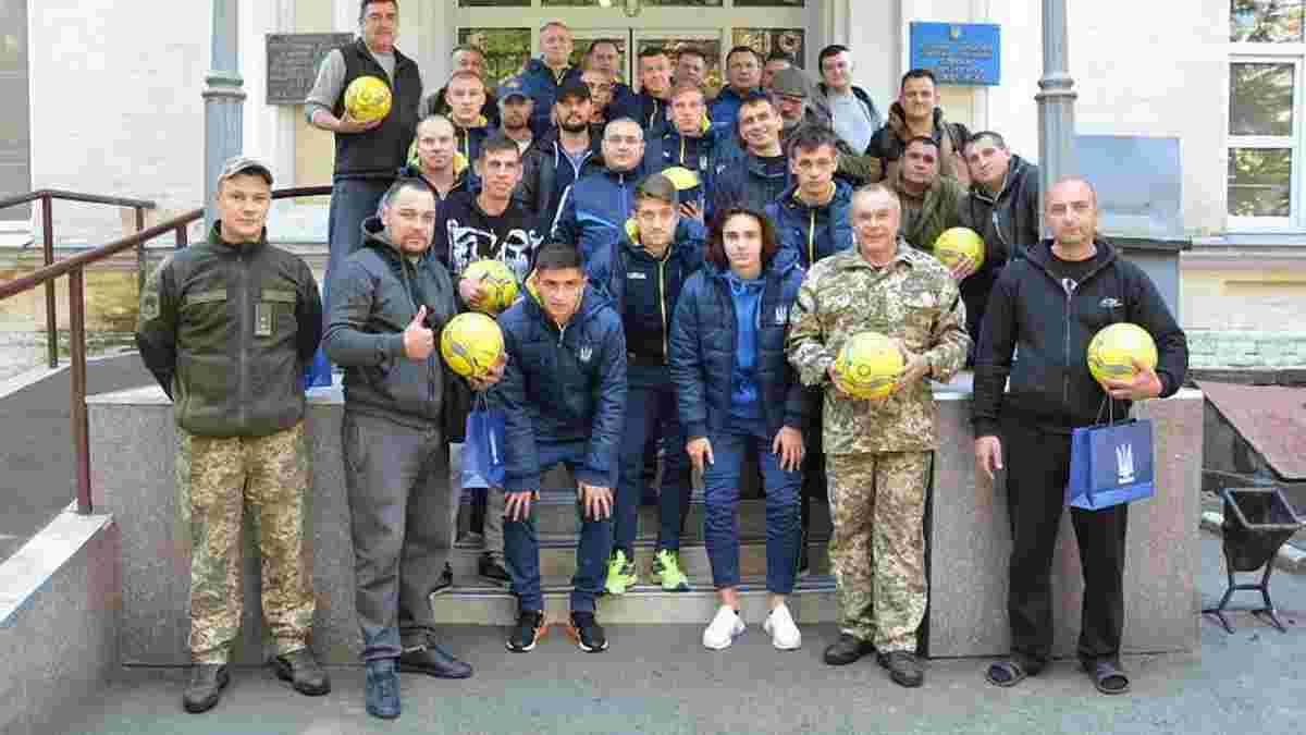 Сборная Украины U-21 посетила военный госпиталь в Киеве
