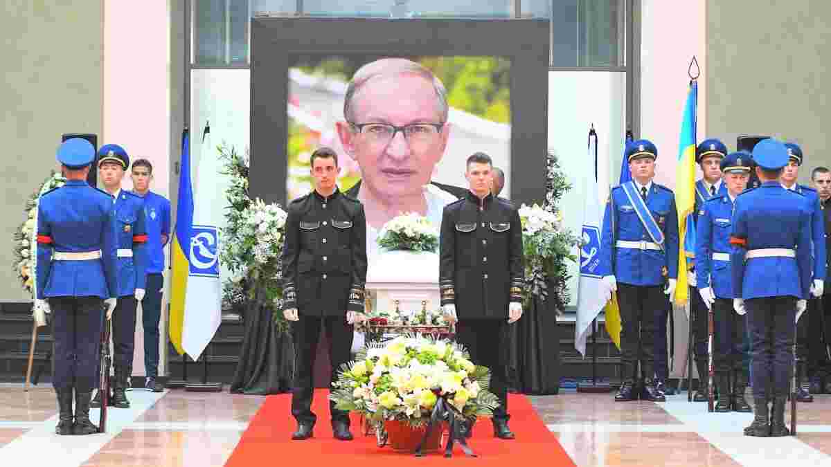 Базилевича поховали поруч з Лобановським