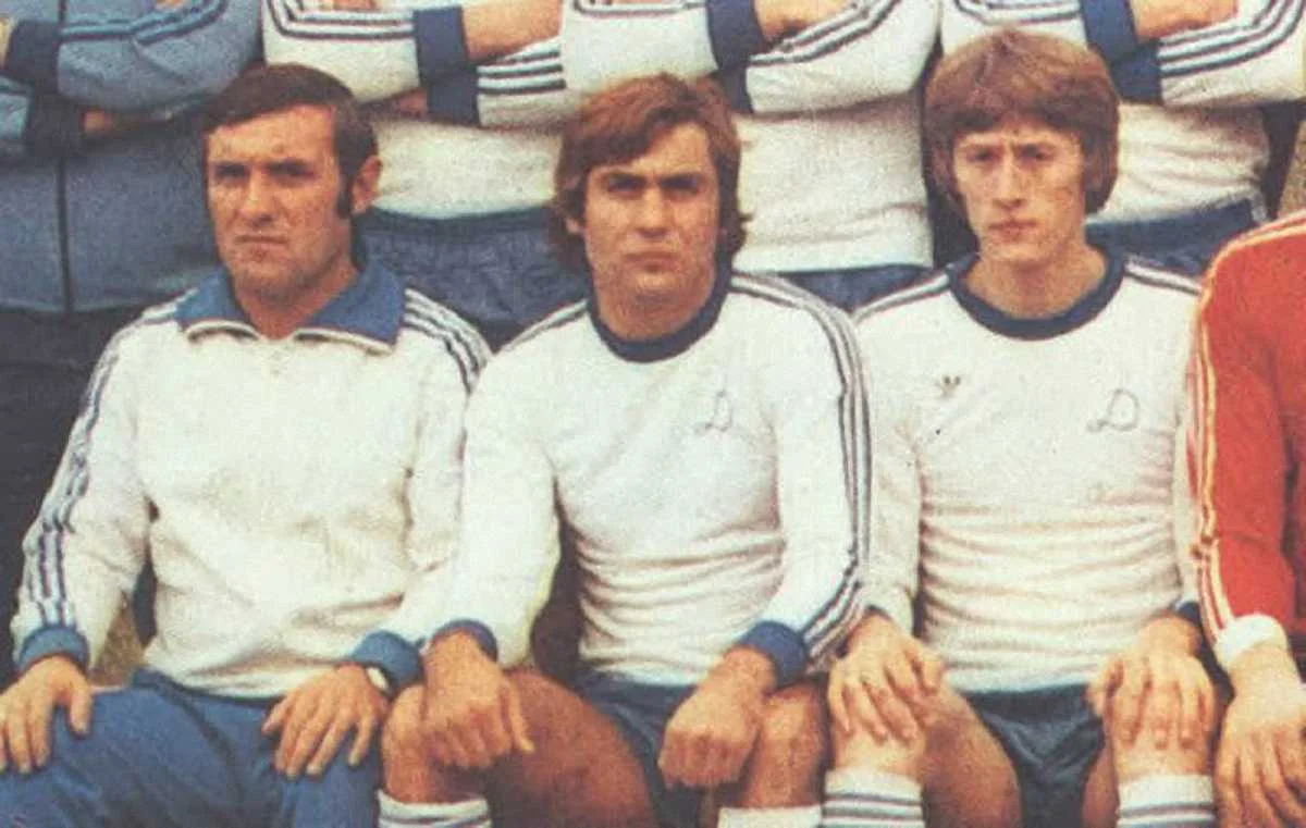 Виктор Каплун (в центре)