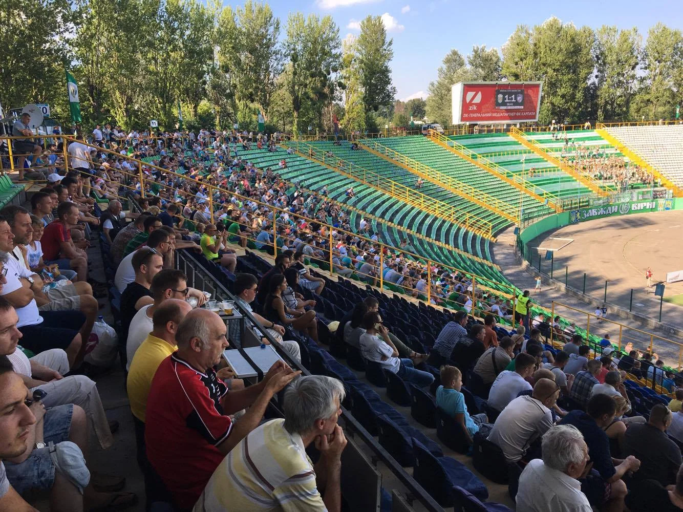 Стадіон Україна