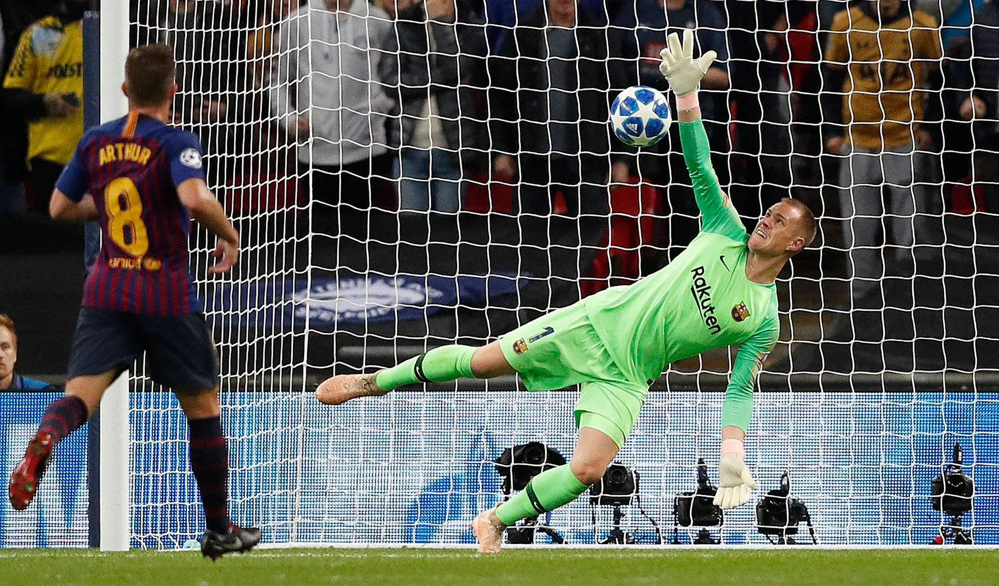 Тер Штеген рятує Барселону / Twitter