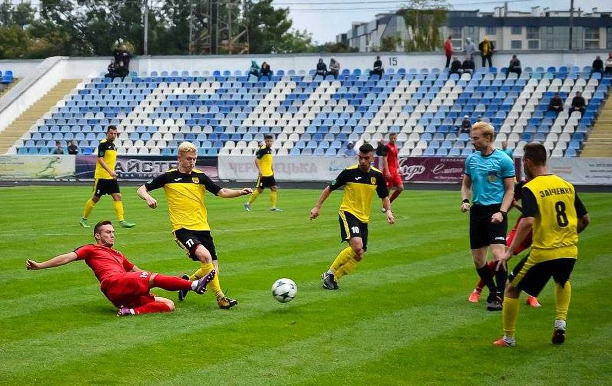 Буковина (в желтом) / chernivtsisport.com