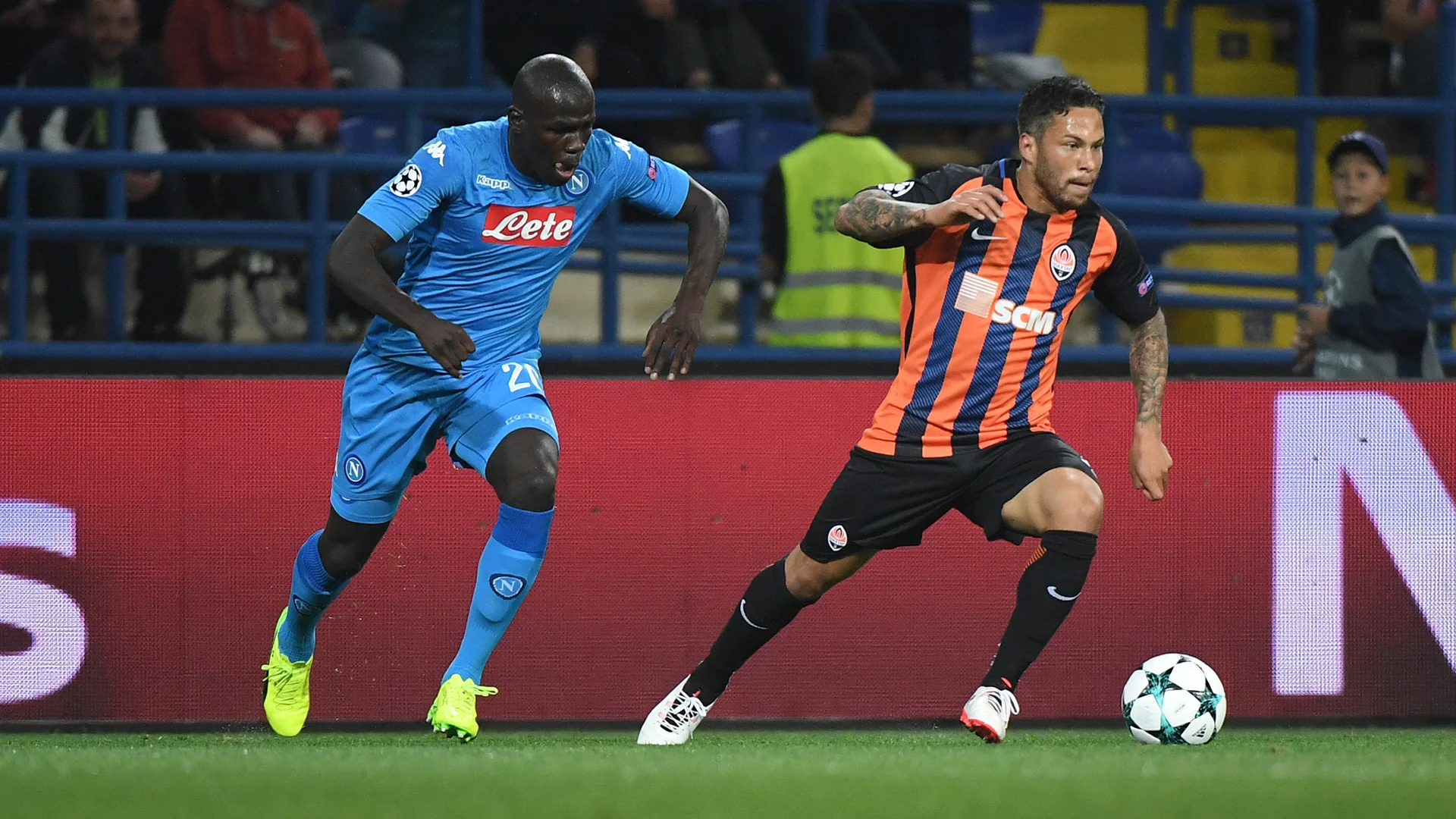 Каліду Кулібалі (ліворуч) / Футбол 24