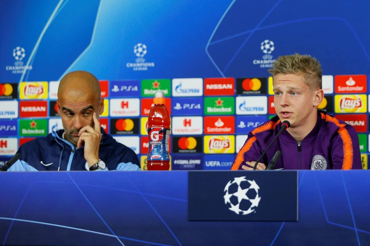 Олександр Зінченко (поруч з Хосепом Гвардіолою) зараз за Манчестер Сіті