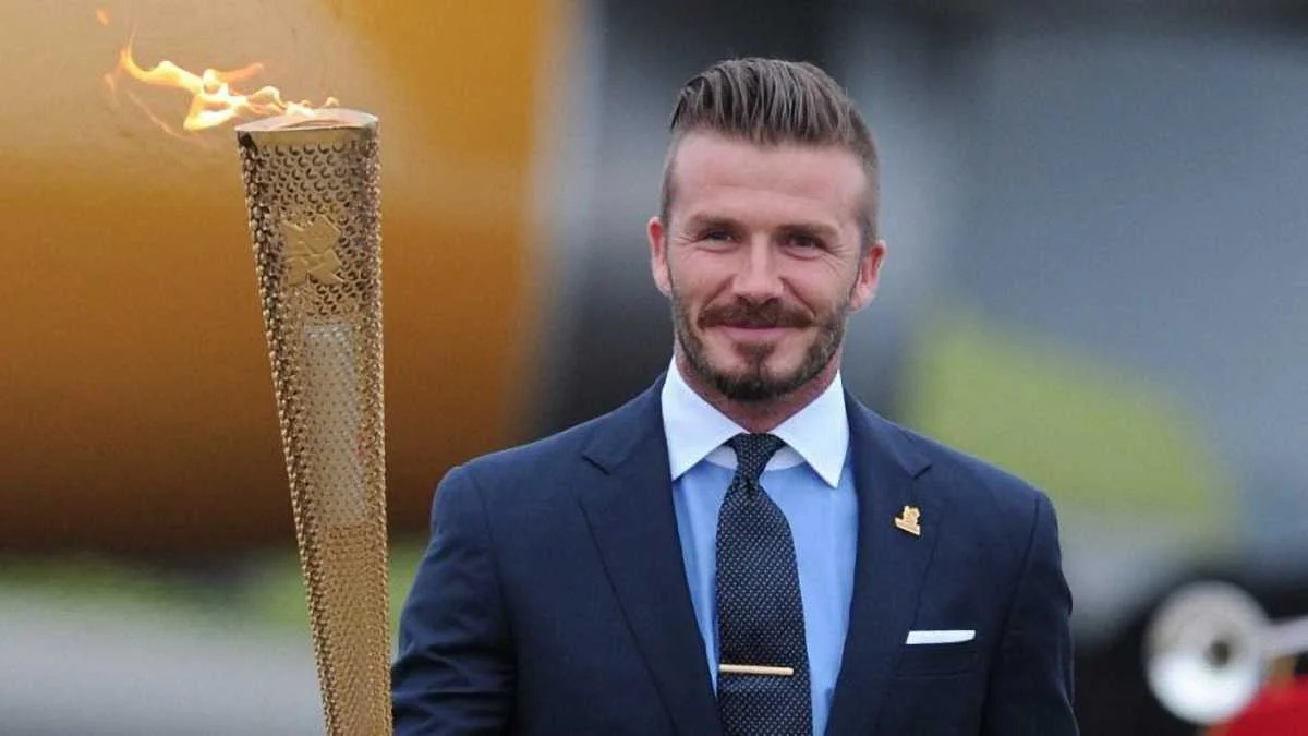 Бекхэм сфотографировался с украинским военным и выразил ему уважение