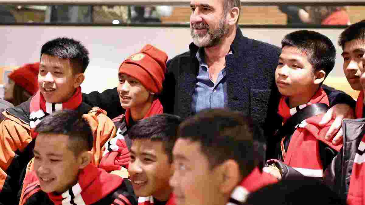 Манчестер Юнайтед привіз на Олд Траффорд дітей, яких врятували в Таїланді – зворушливе відео