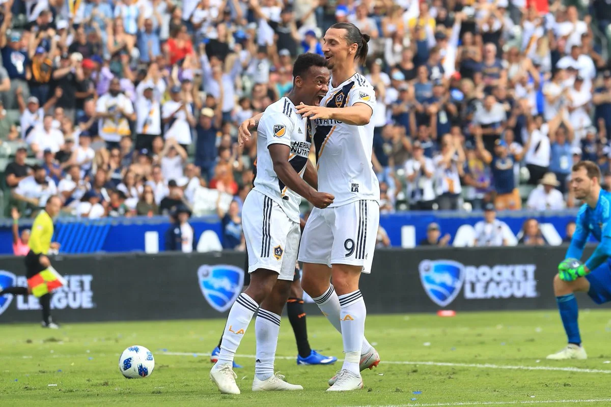 Ола Камара та Златан Ібрагімовіч / ФК ЛА Гелаксі