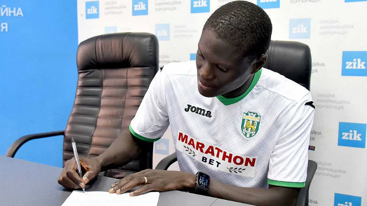 Папа Гуйе перешел в Карпаты / фото: ФК Карпаты