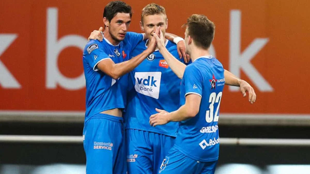 Роман Яремчук (слева) забил два гола / фото: ФК Гент