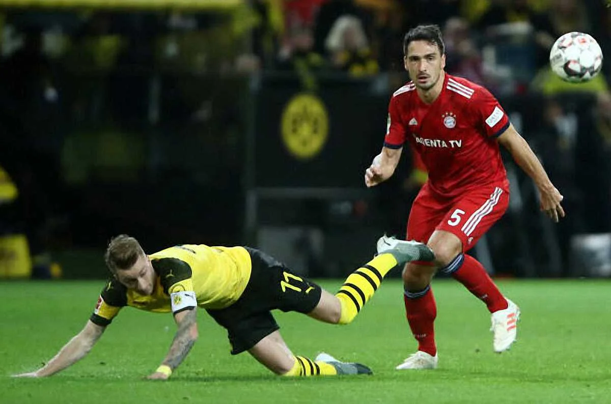 Матч Хуммельс (справа) / ФК Бавария