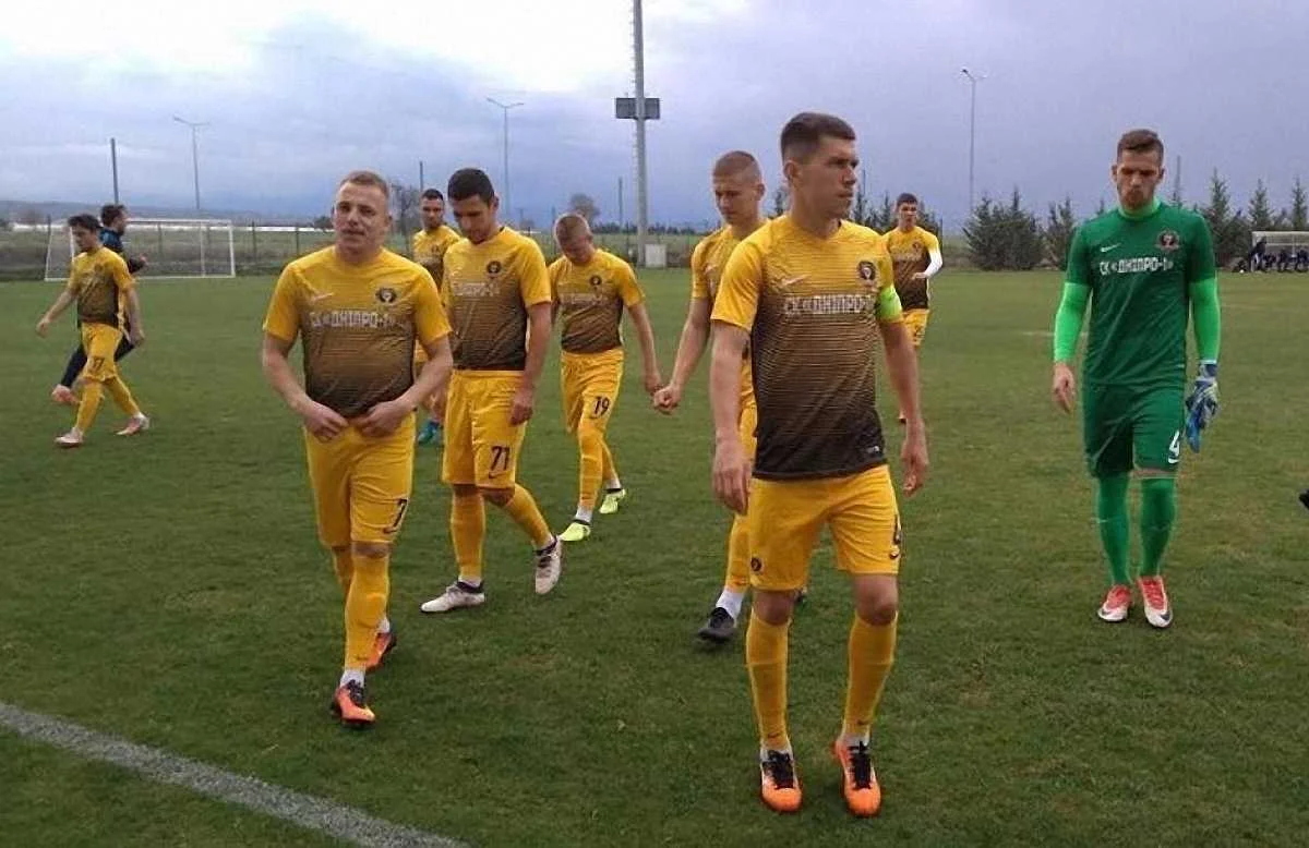 СК Дніпро-1 розгромив Гірник-Спорт