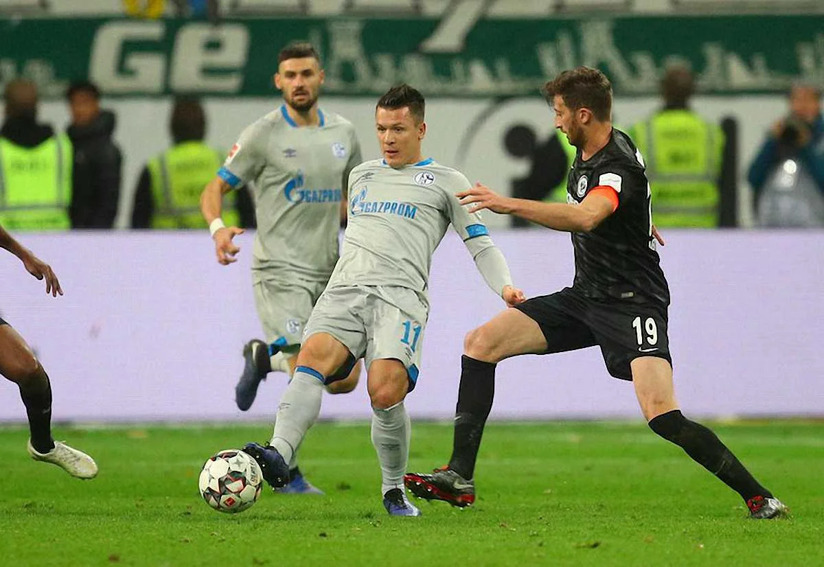 Євген Коноплянка у матчі Айнтрахт – Шальке