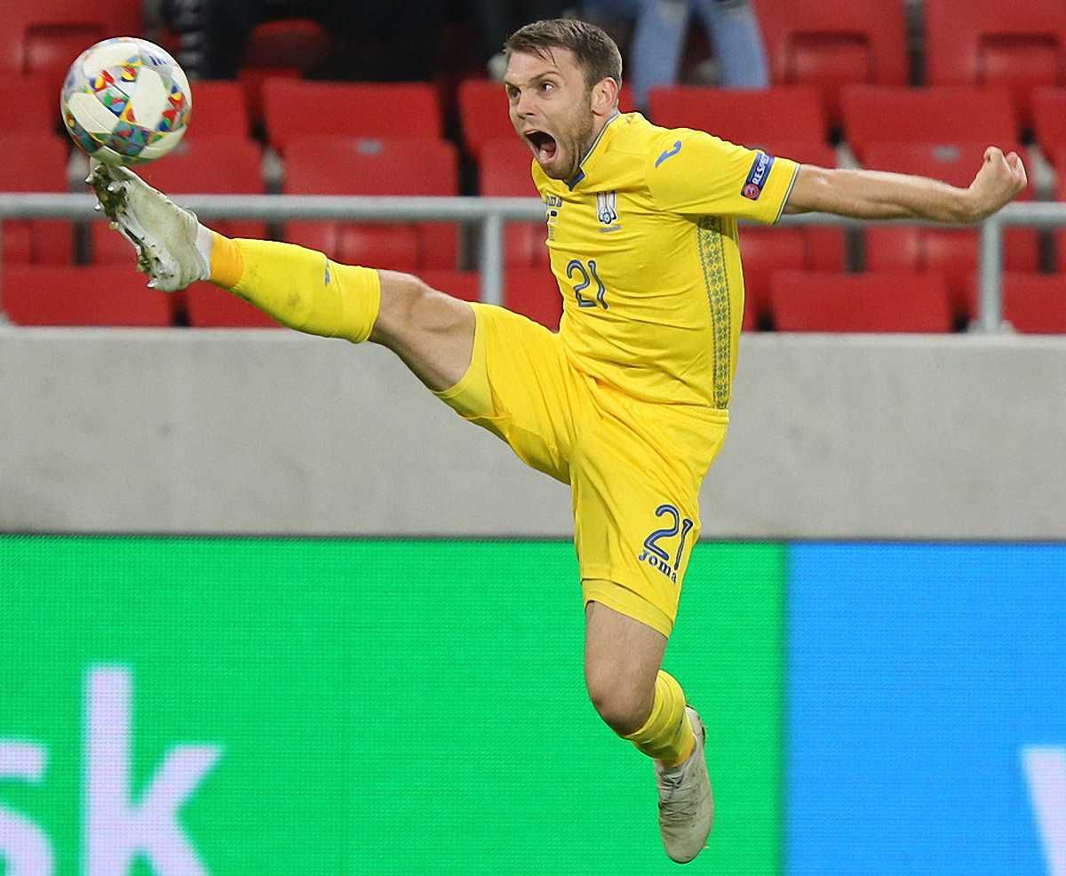 Александр Караваев в матче Словакия – Украина / фото Е. Кравса