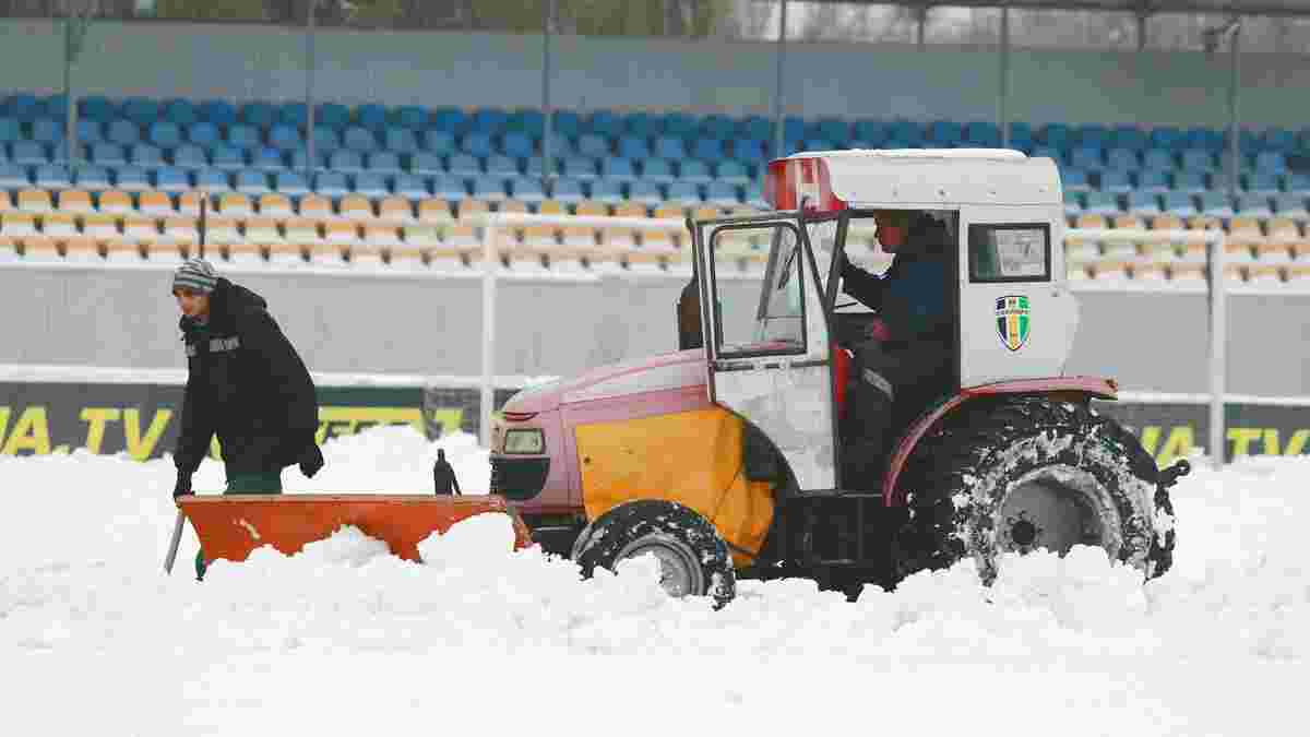 Александрия героически спасает стадион от последствий снегопада перед матчем с Динамо