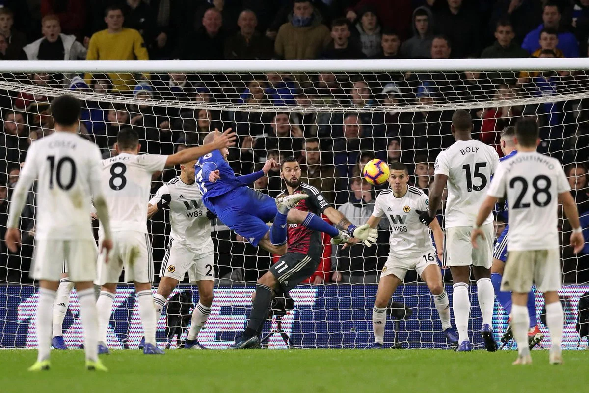 Гуннарсон у акробатичному стрибку зрівнює рахунок / Твіттер ФК Кардіфф