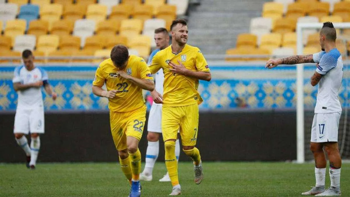 Андрій Ярмоленко / Є. Кравс