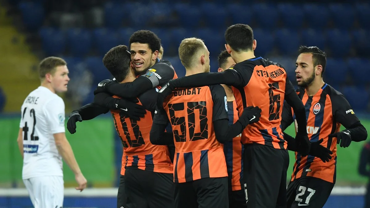 Шахтер рассказал и показал главные секреты своей раздевалки – видео дня