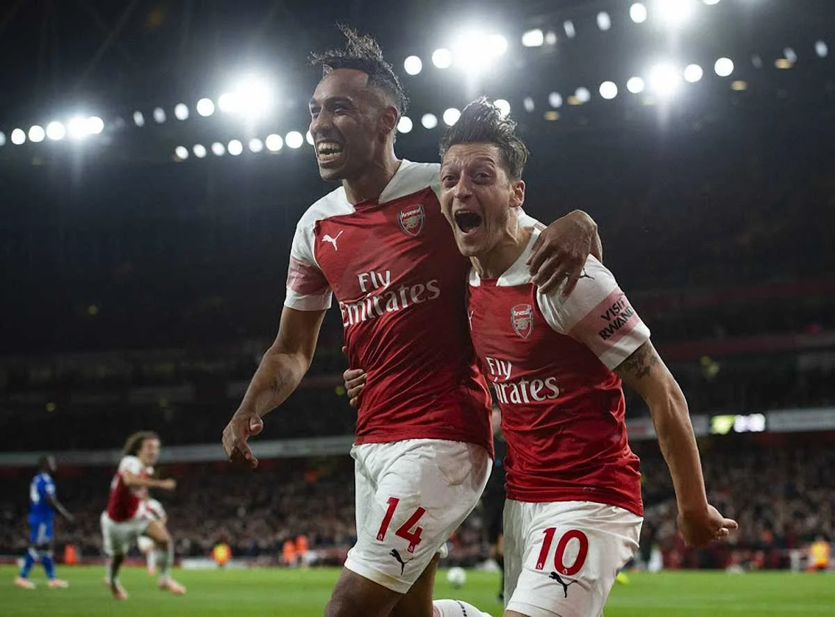 Игроки Арсенала устроили шумную вечеринку / Фото AP