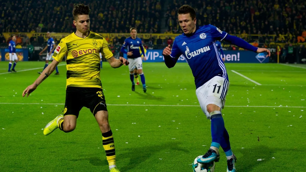 Євген Коноплянка (праворуч) проти Борусії Д / фото із соцмереж