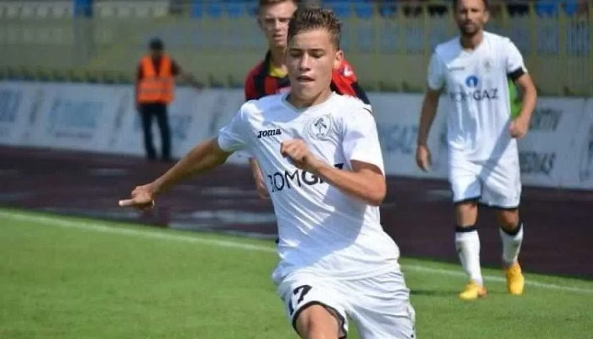 Даріус Олару / Соцмережі