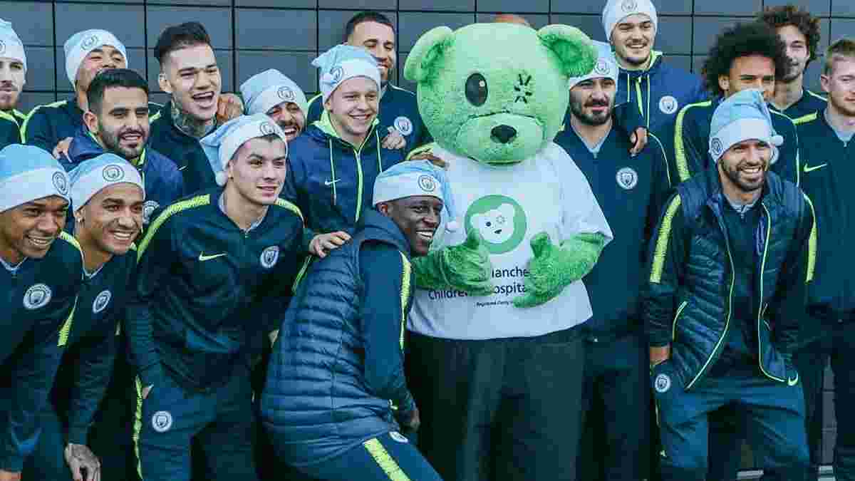Зинченко с другими игроками Манчестер Сити посетил больных детей – трогательное видео