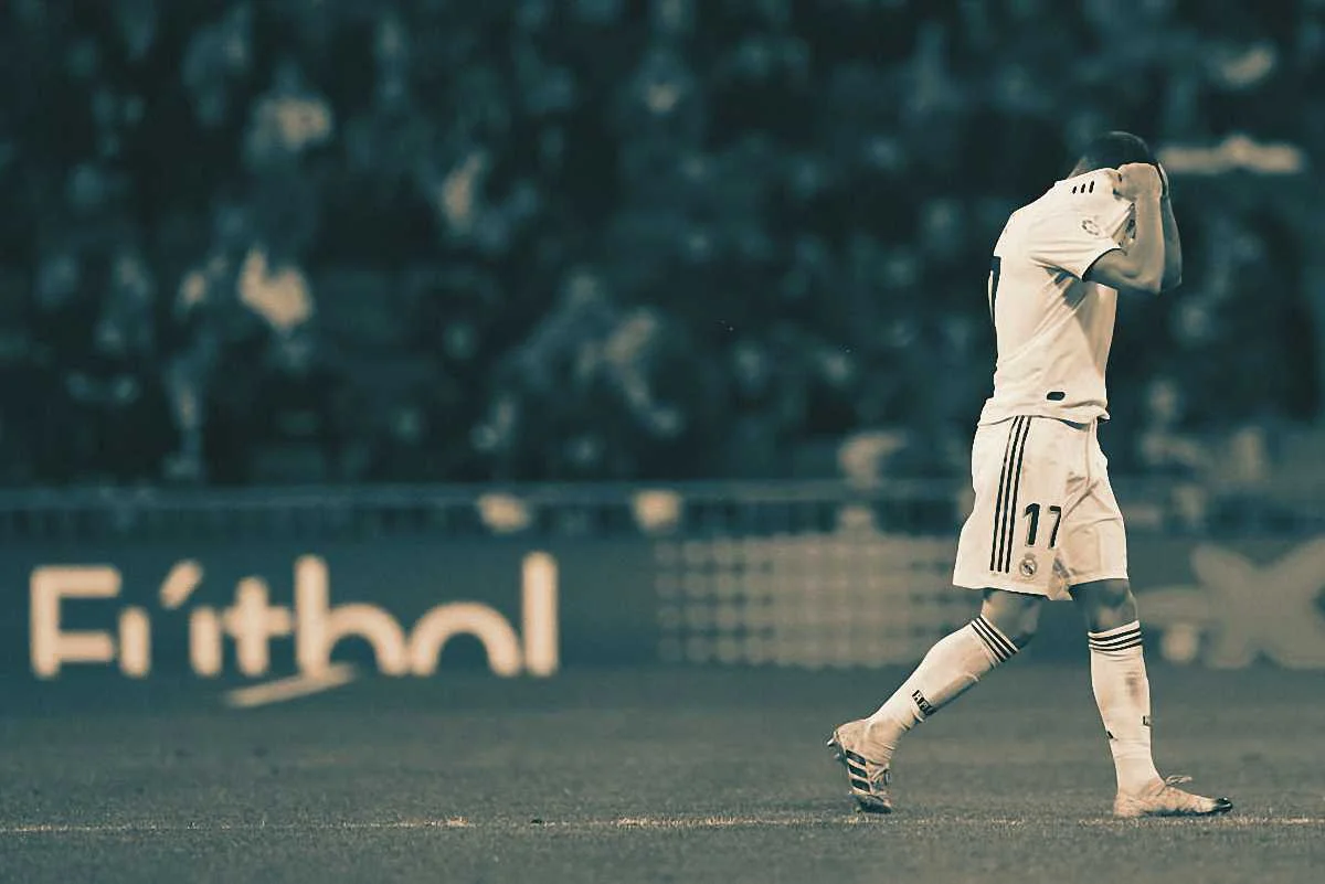 Лукас Васкес від розпачу рве на собі футболку після поразки від Реал Сосьєдада