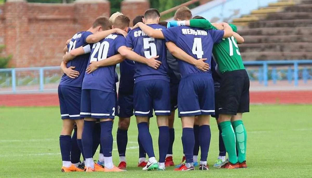 Десна назвала суперників на першому зборі