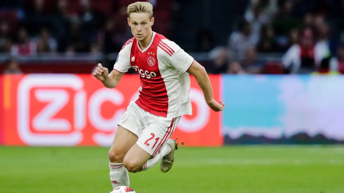 Де Йонг ще може перебратись на Камп Ноу