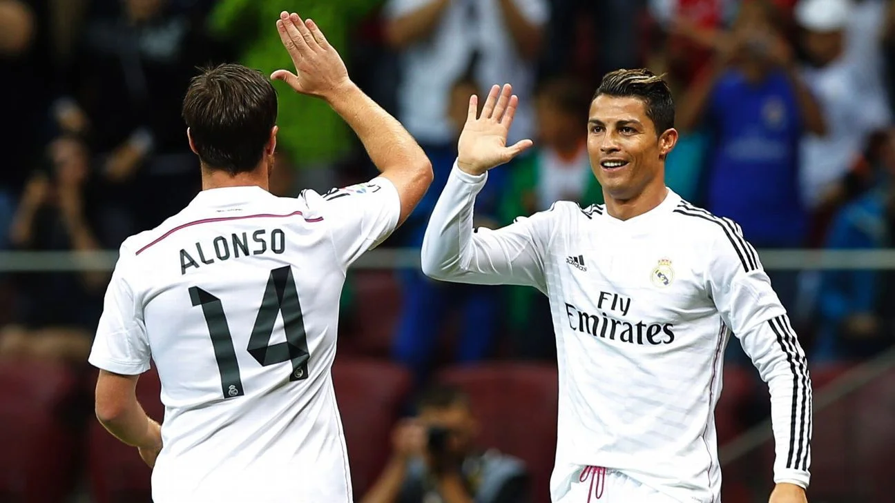 Хаби Алонсо и Криштиану Роналду / Фото ФК Реал