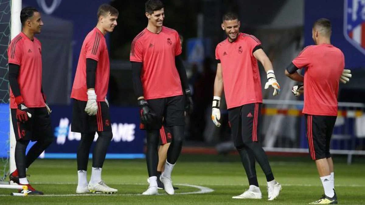 Зідан (крайній праворуч) отримав свій шанс