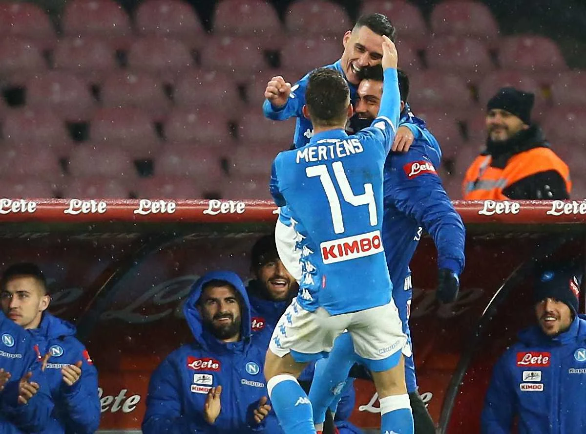 Наполи в зрелищном матче победил Лацио