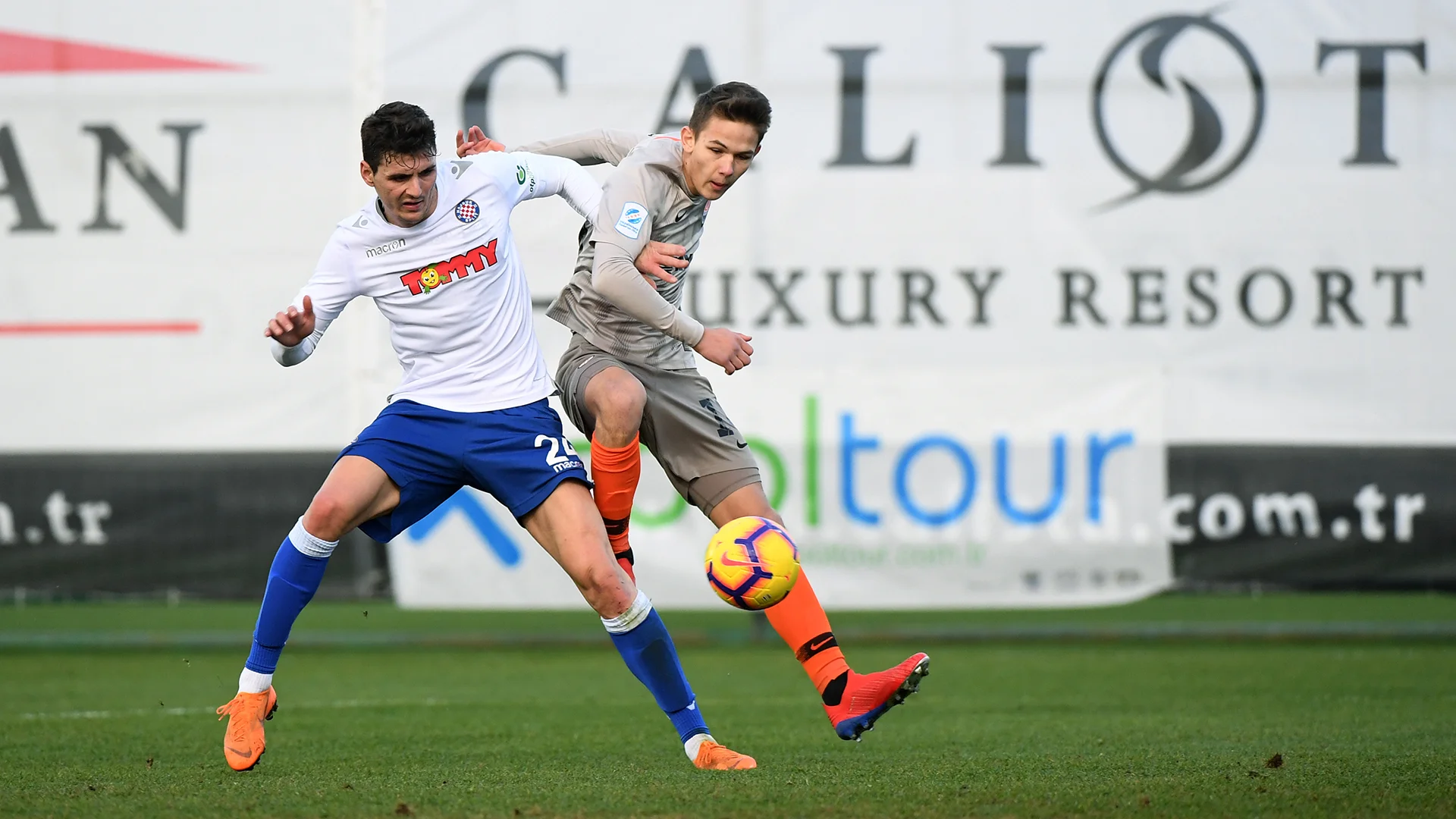 Сікан дебютував за "гірників" / ФК Шахтар